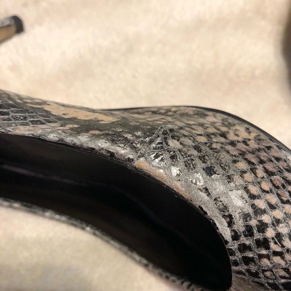 BR size 7 round toe python print heels 👠 - Picture 7 of 7